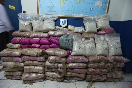 Κατέσχεσαν 1 τόνο ηρωίνη σε βίλα στη Φιλοθέη και σε αποθήκη στο Κορωπί