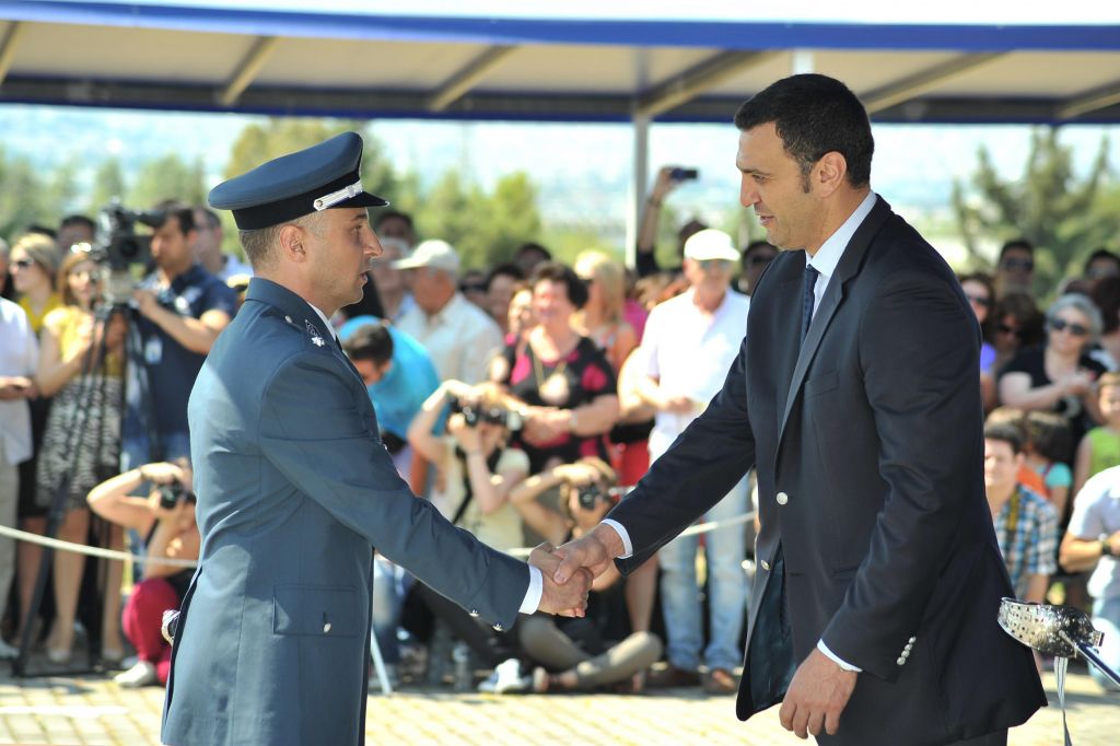 Ο Κικίλιας επισκέφθηκε τα ΜΑΤ στην Καισαριανή