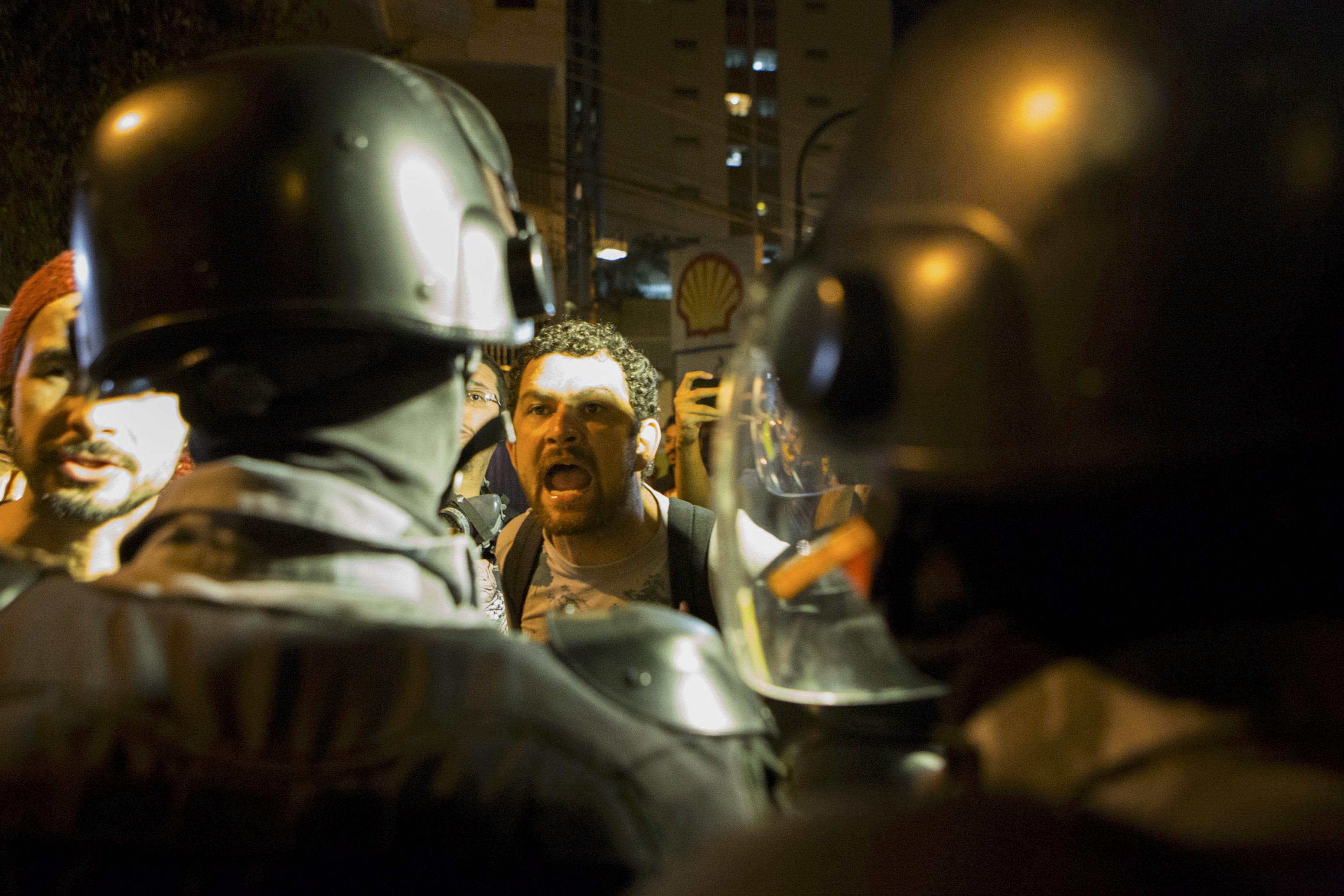 Βραζιλία: Διαδηλωτές καταγγέλουν την αστυνομία για χρήση αληθινών πυρών