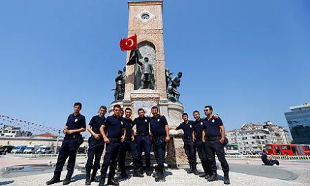 Τουρκία: Απέλυσαν αστυνομικό επειδή είναι ομοφυλόφιλος