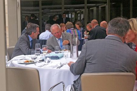 Τι συζήτησαν στη σύντομη συνάντησή τους Σαμαράς-Σόιμπλε