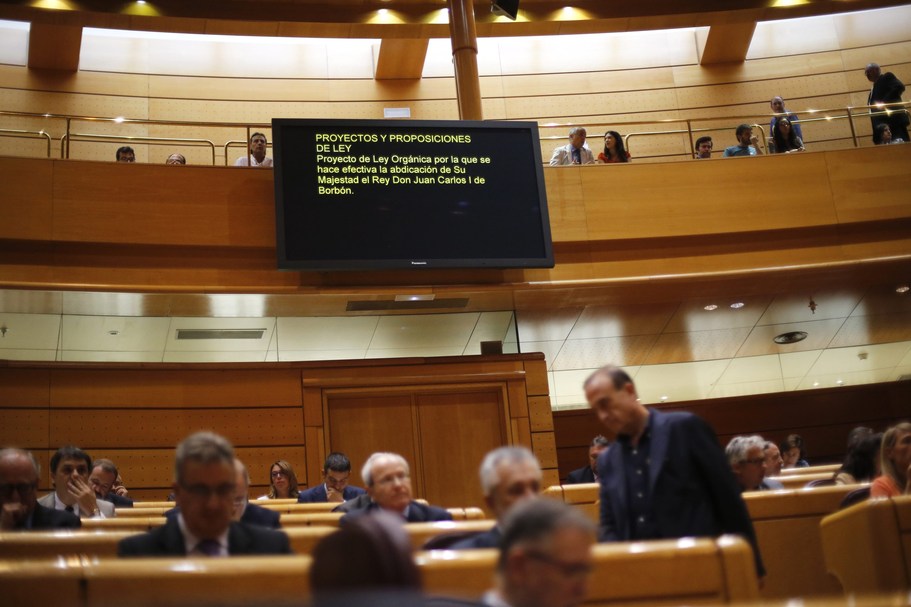 Η ισπανική Γερουσία ενέκρινε την παραίτηση του Χουάν Κάρλος