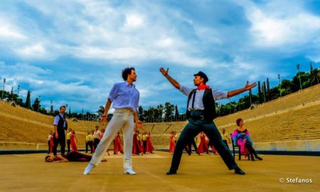 Ο «Ζορμπάς» χορεύει συρτάκι στο Καλλιμάρμαρο