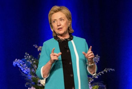 Η Χίλαρι παίρνει θέση για τις προεδρικές του 2016