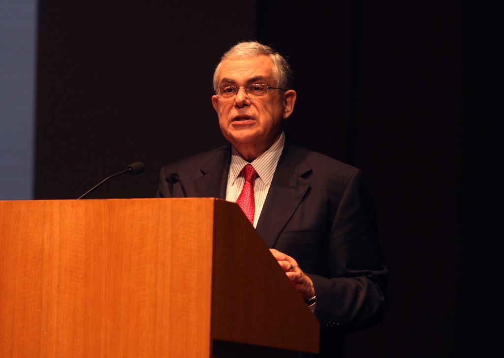 Παπαδήμος: Τρεις πυλώνες για την ανάπτυξη