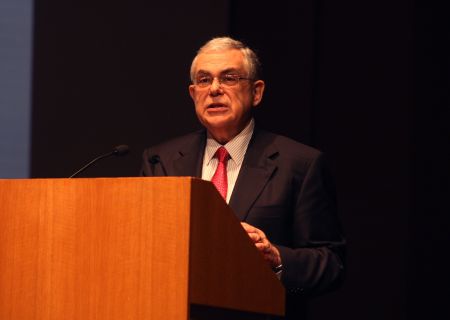 Παπαδήμος: Τρεις πυλώνες για την ανάπτυξη