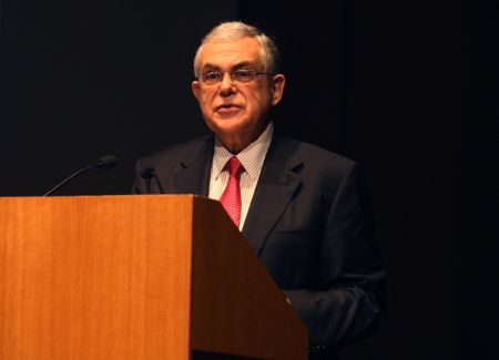 Λ. Παπαδήμος: Η αναδιάρθρωση του χρέους θα ωθήσει την οικονομία