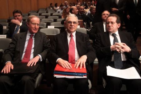 Τρενάρουν τη λύση για το χρέος