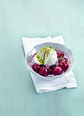 «Σούπα» από κεράσια με φιστίκι Αιγίνης