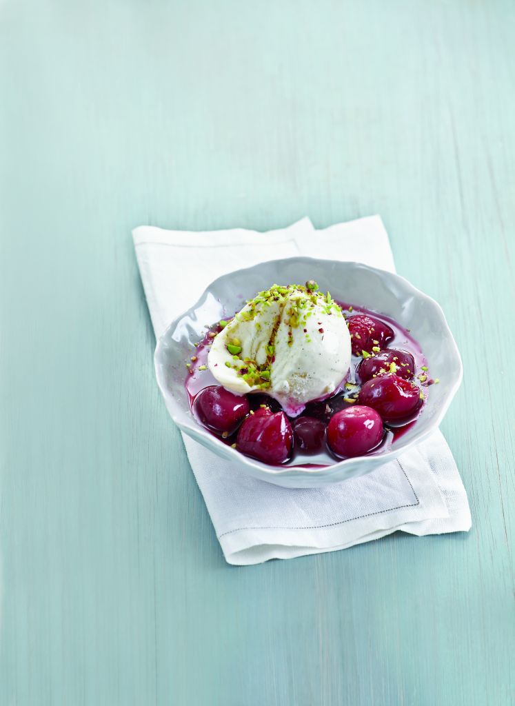 «Σούπα» από κεράσια με φιστίκι Αιγίνης