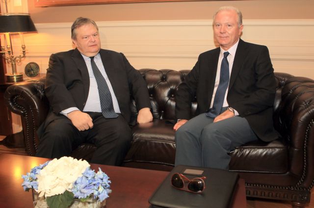 Venizelos praises efforts of outgoing Bank of Greece Governor