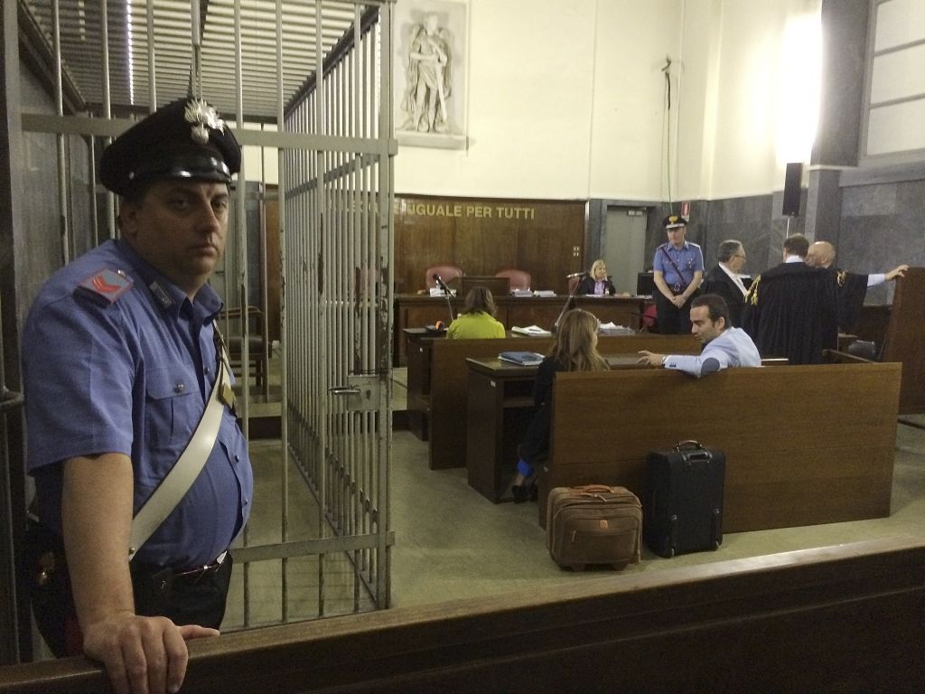 Αθώος για το σκάνδαλο Ρούμπιγκεϊτ ο Μπερλουσκόνι