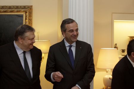 Σαμαράς – Βενιζέλος κλείνουν τις εκκρεμότητες για να καθησυχάσουν τους πιστωτές