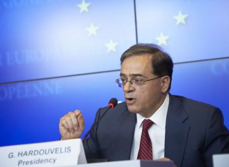 Ενας… ουρανοκατέβατος υπουργός