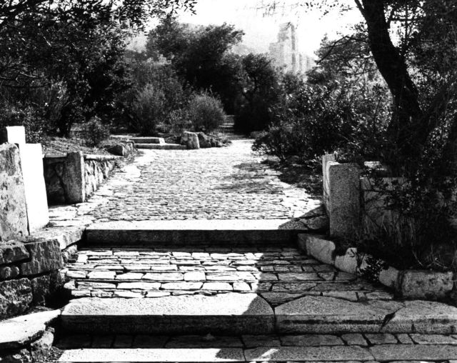 Αποκατάσταση δύο έργων του Πικιώνη σε Ακρόπολη και Φιλοπάππου