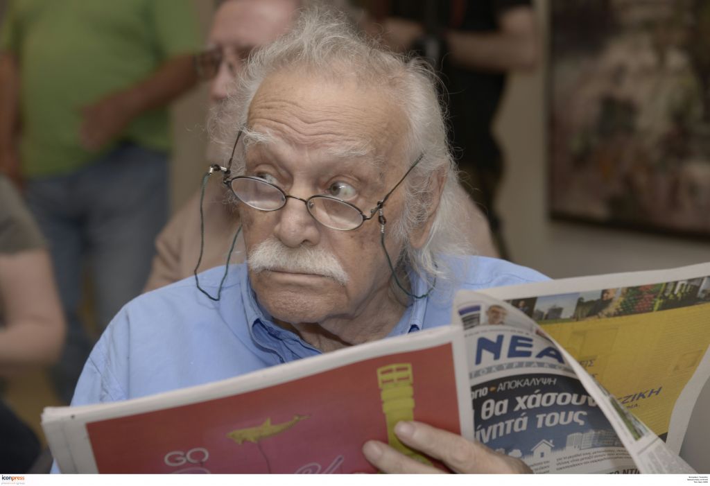 Ο Μανώλης Γλέζος αποχαιρετάει την αδελφή του με ένα ποίημα