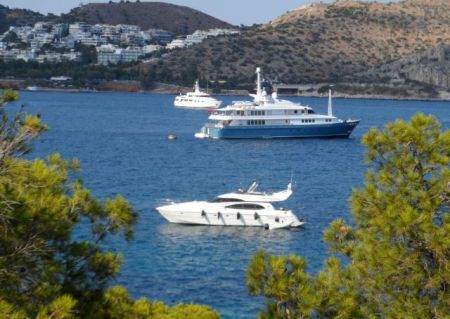 Πλωτές εξέδρες για να δένουν τα σκάφη αναψυχής