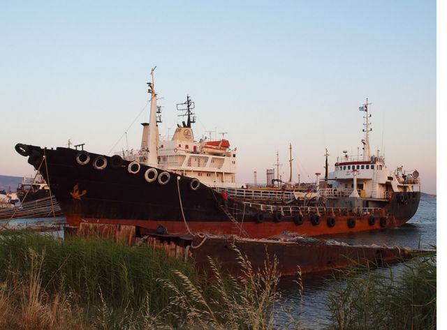 Συνεχίζονται οι έρευνες στο πλοίο που μετέφερε την ηρωίνη