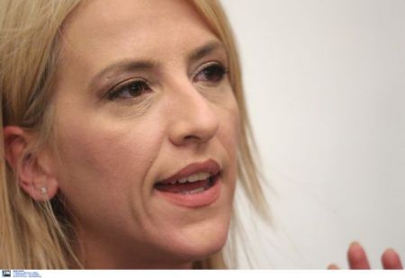 Δούρου προς Μητσοτάκη και Ντόρα: Παριστάνουν τους κήνσορες