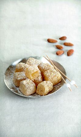 Αμυγδαλωτά λουκούμια