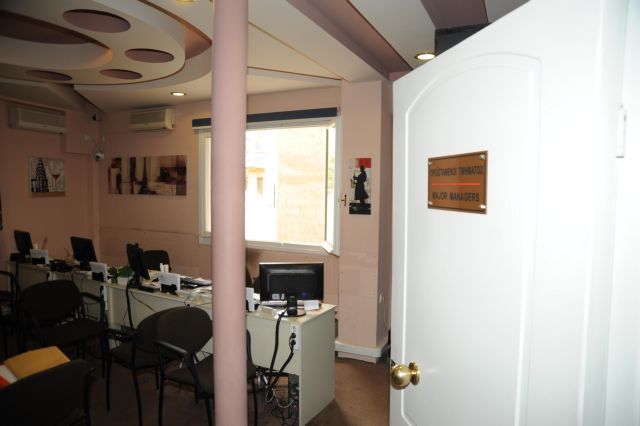 Εξαρθρώθηκε κύκλωμα που υπόσχονταν εργασία στο εξωτερικό