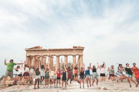 Τουριστικές υπηρεσίες και σανδάλια για… έπαθλο