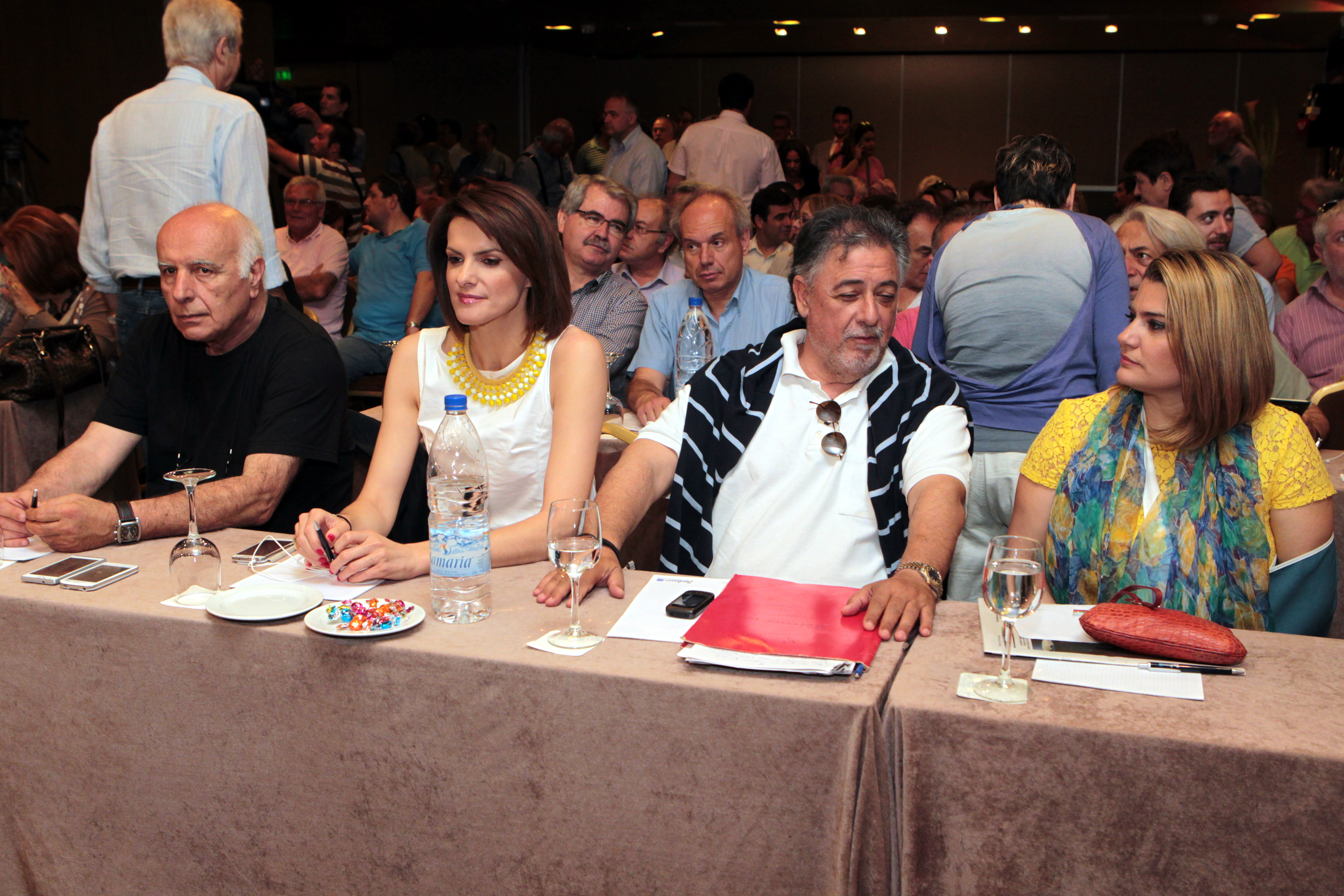 Group of PASOK and DIMAR MPs debate future of center left