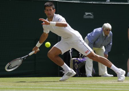 Τένις – Γουίμπλεντον: Πέρασε στους «16» ο Τζόκοβιτς, αν και τραυματίας