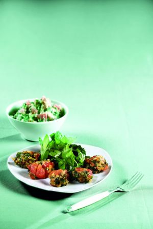 Ντοματοκεφτέδες με ξινόχοντρο