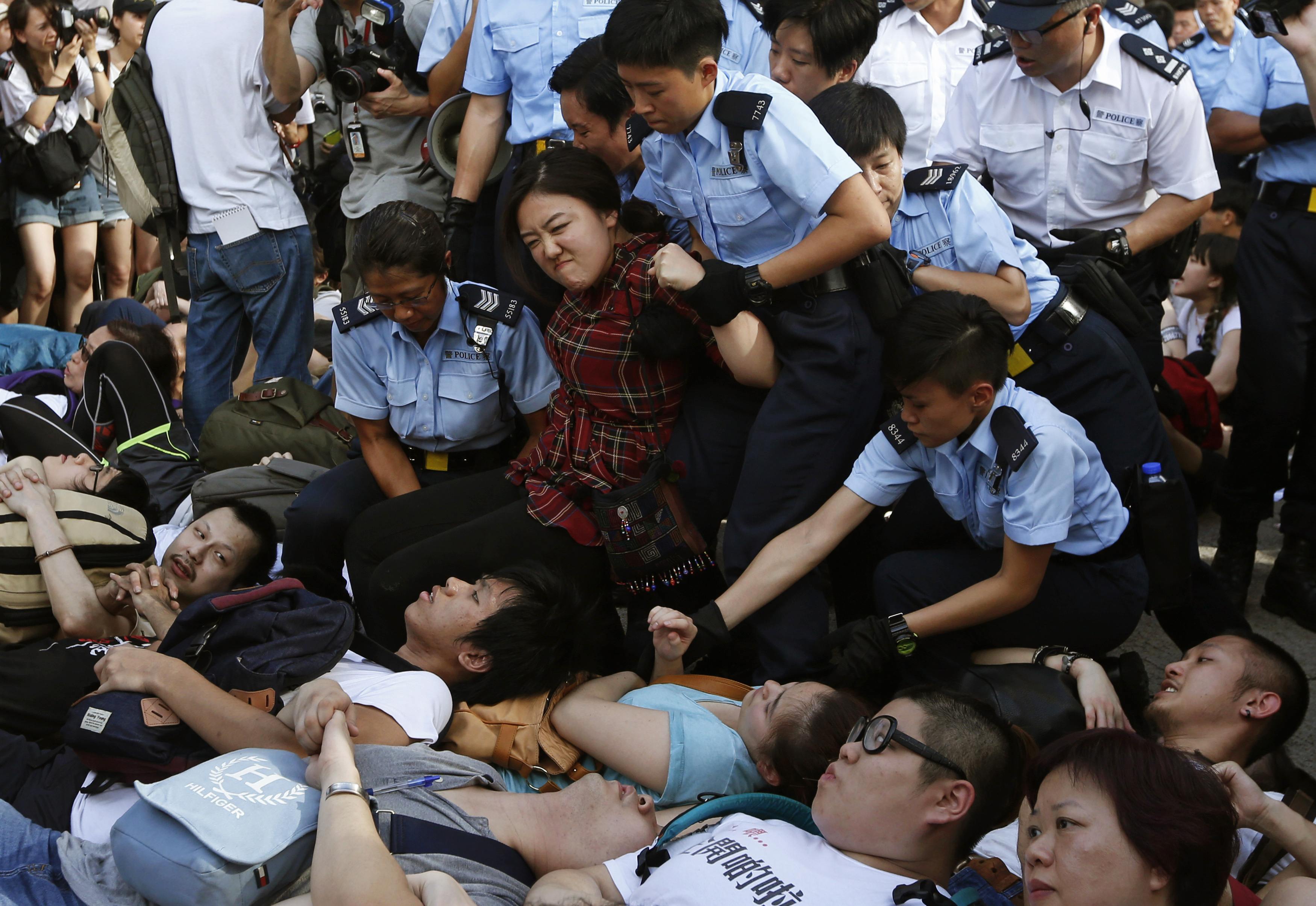 Χονγκ Κονγκ: Μαζικές συλλήψεις διαδηλωτών σε διαμαρτυρία