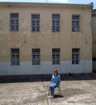 «Ουρανός Κατακόκκινος» με τη Ρένη Πιττακή μέσα στη φυλακή