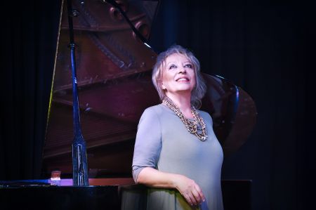 12 ερωτήσεις στην Αλέκα Κανελλίδου