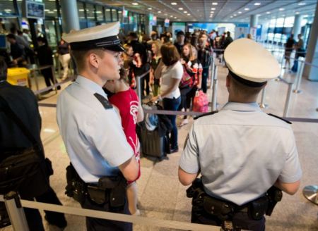 Η Γερμανία «κόβει» τους ελέγχους στις πτήσεις από Ελλάδα