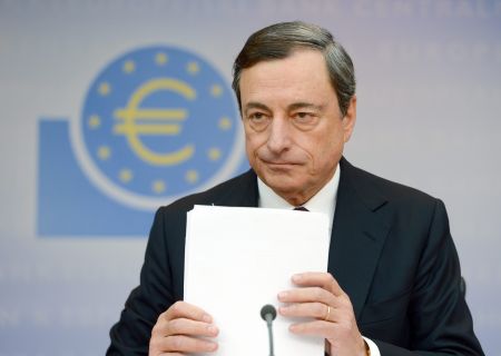 Financial Times: Ο Ντράγκι προωθεί την αγορά ελληνικών ABS