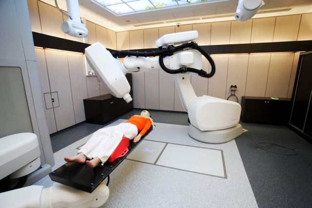 Μηχανήματα ακτινοθεραπείας σε επτά δημόσια νοσοκομεία