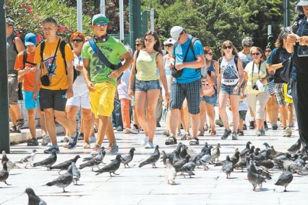 Οι τουρίστες ξαναβρίσκουν τον… δρόμο για την Αθήνα