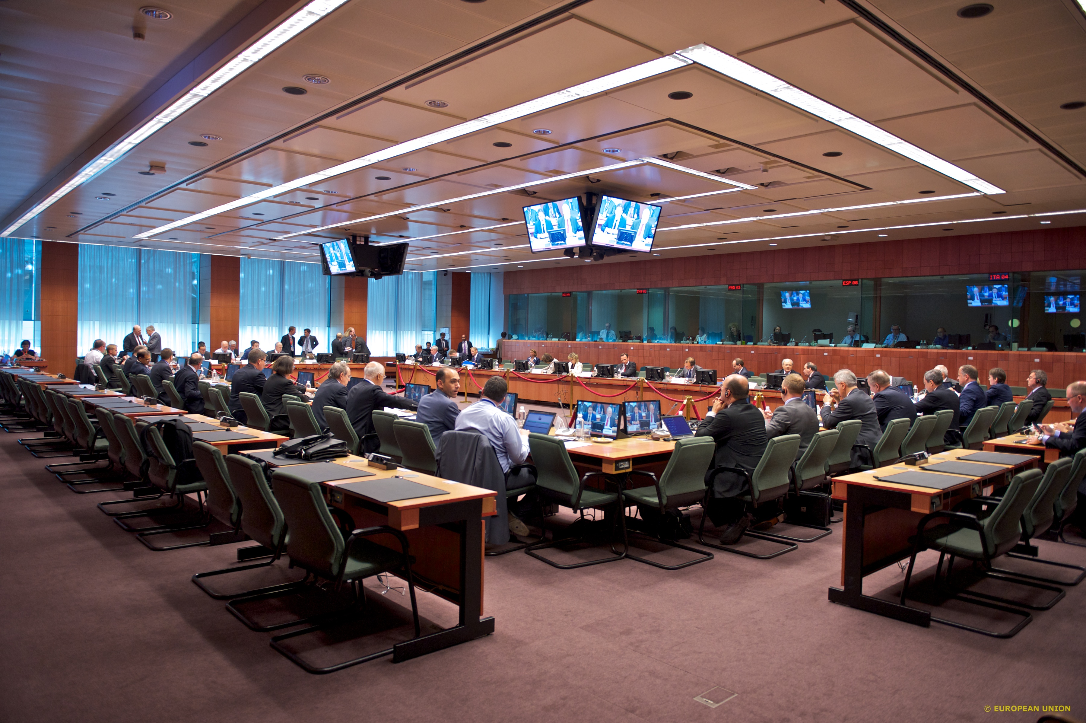Πίεση από το Eurogroup για να εφαρμοστεί όλο το μνημόνιο