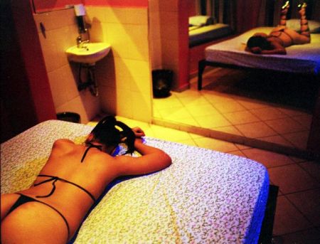 Θεσσαλονίκη: Οίκος ανοχής λειτουργούσε με πρόσχημα υπηρεσίες μασάζ