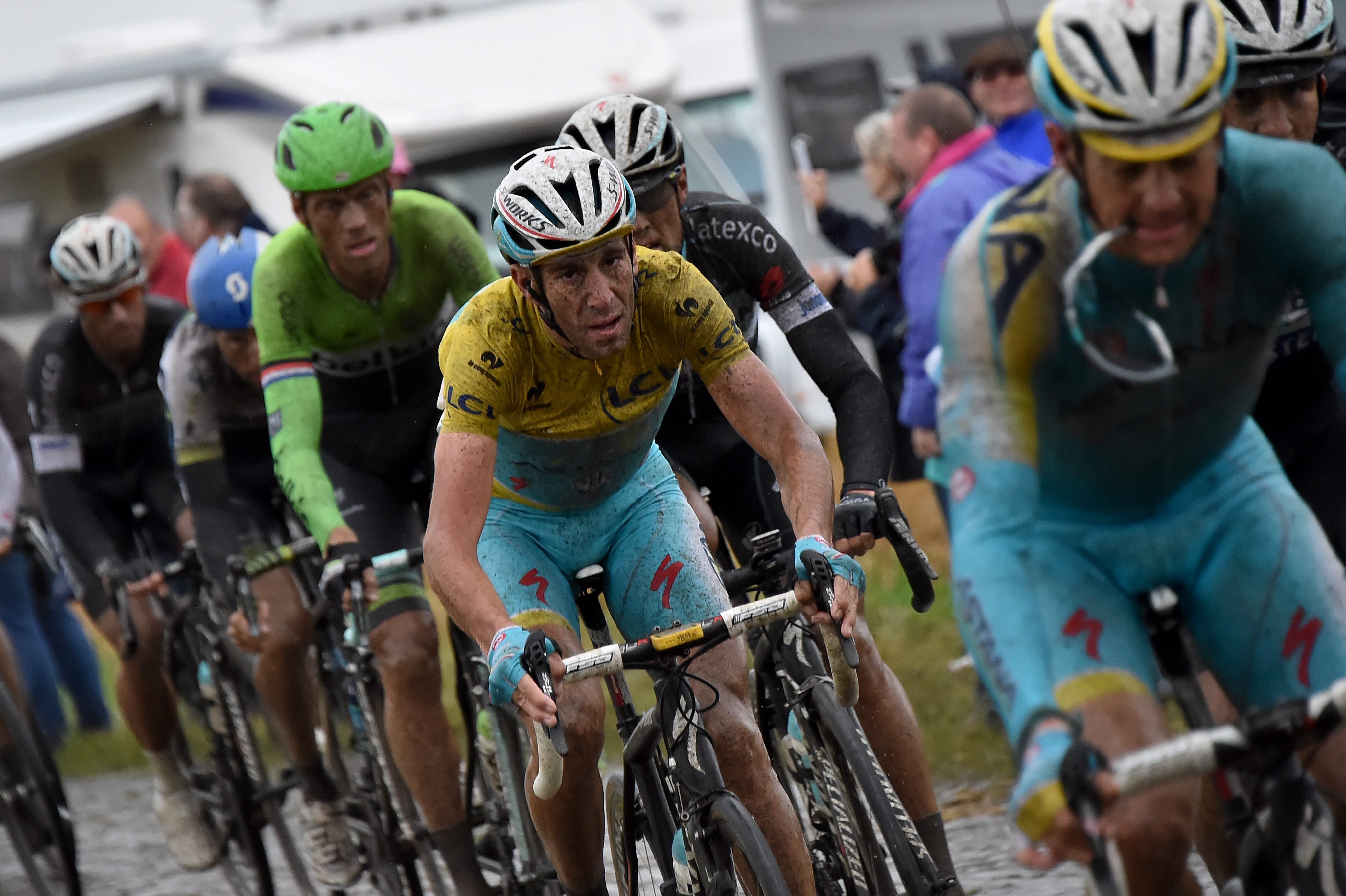 Στα γήπεδα και στην TV