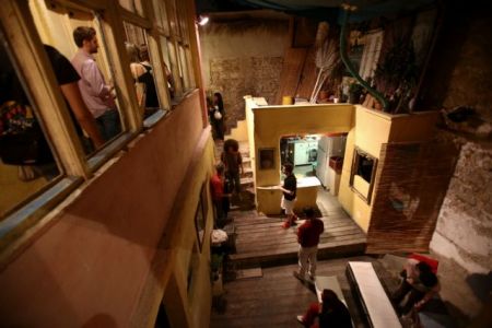 Πάρτι στην πίσω αυλή στον Κεραμεικό