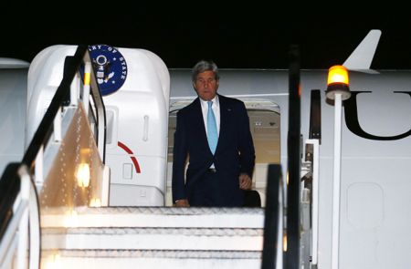 Στο Αφγανιστάν ο Τζον Κέρι για να επιλύσει την εκλογική διαφορά