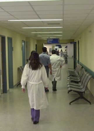Οδύσσεια ανασφάλιστων στα νοσοκομεία