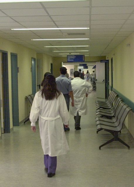 Οδύσσεια ανασφάλιστων στα νοσοκομεία