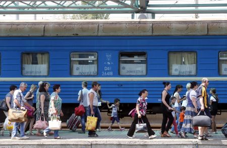 Ντονέτσκ: Ο στρατός έρχεται, οι φιλορώσοι περιμένουν, οι κάτοικοι φεύγουν