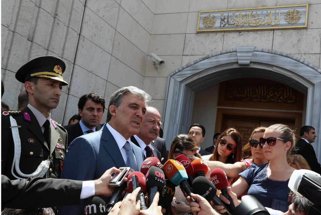 Γκιουλ: Νόμος για ειρηνευτικές συνομιλίες με τους Κούρδους