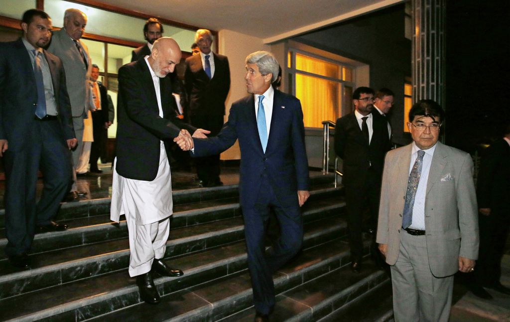 Συνεχίζονται οι επαφές του Τζον Κέρι στο Αφγανιστάν για το εκλογικό αποτέλεσμα
