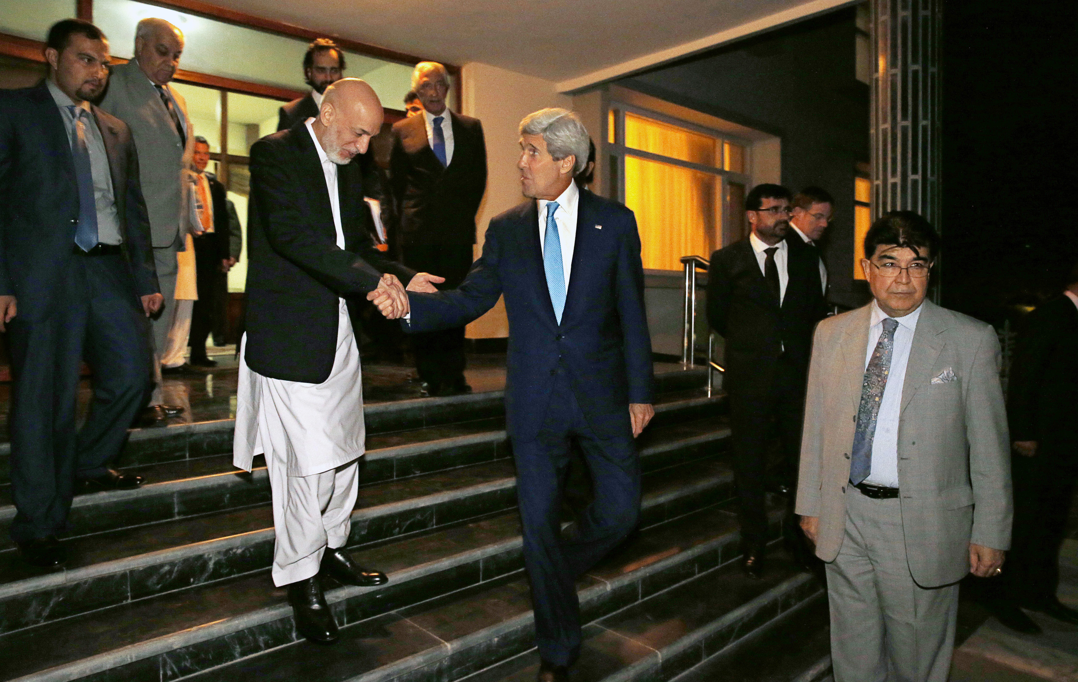 Συνεχίζονται οι επαφές του Τζον Κέρι στο Αφγανιστάν για το εκλογικό αποτέλεσμα