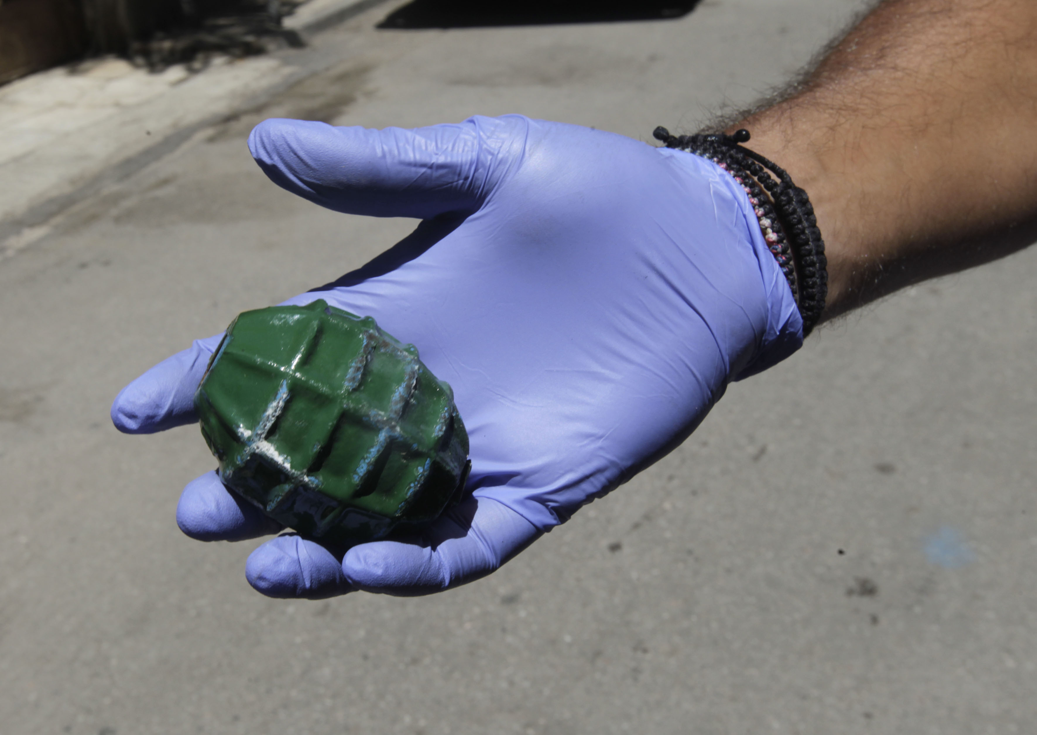 Οι «πυρήνες μηδενιστών» επιτέθηκαν με χειροβομβίδα στο Σκάϊ