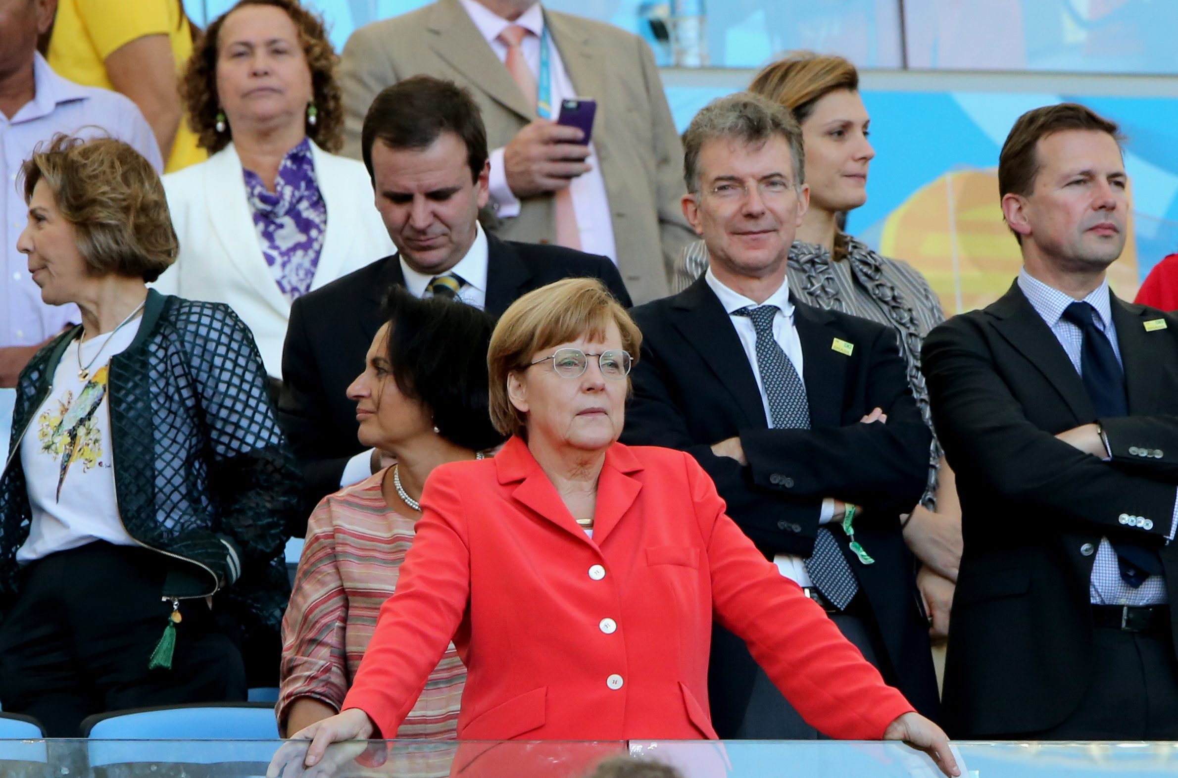 Μέρκελ: Σκέφτεται «έξοδο» πριν τελειώσει η θητεία της