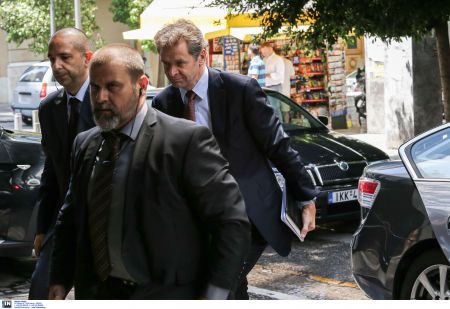 Κύκλοι ΥΠΟΙΚ: «Ψάχνουμε “φόρμουλα” για να μην έρθει η τρόικα στο υπουργείο»